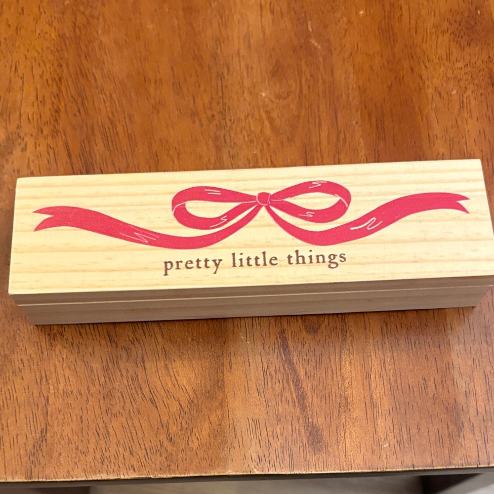 Santa Barbara Design Studio Earing Box Set